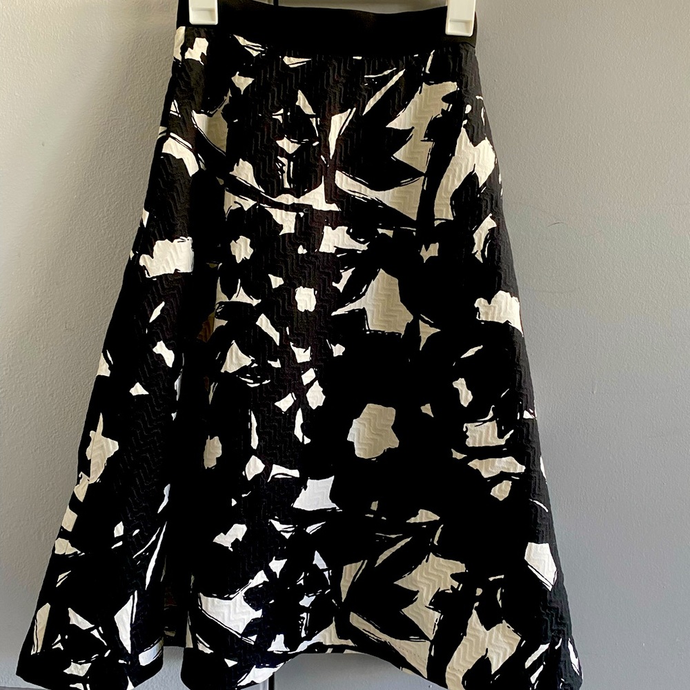Brand: Banana Republic size: Petite, print b/w